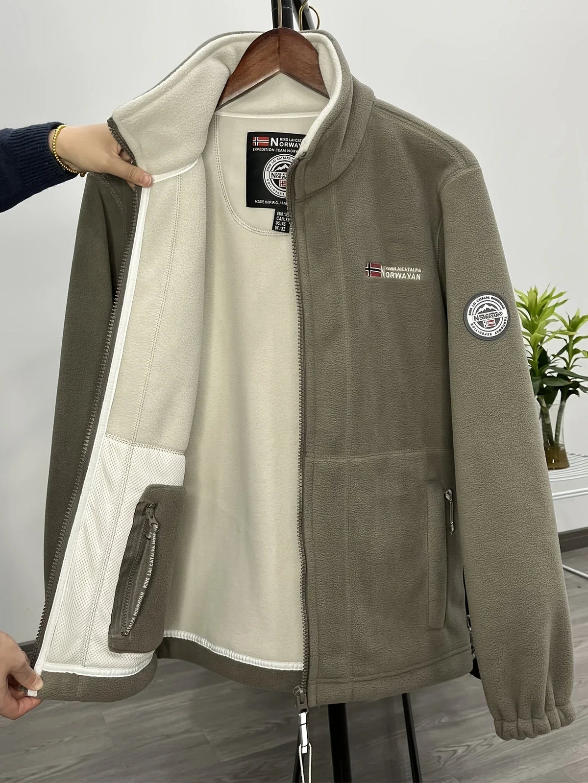 Men's Fleece Jacket with Collar for Outdoor Activities