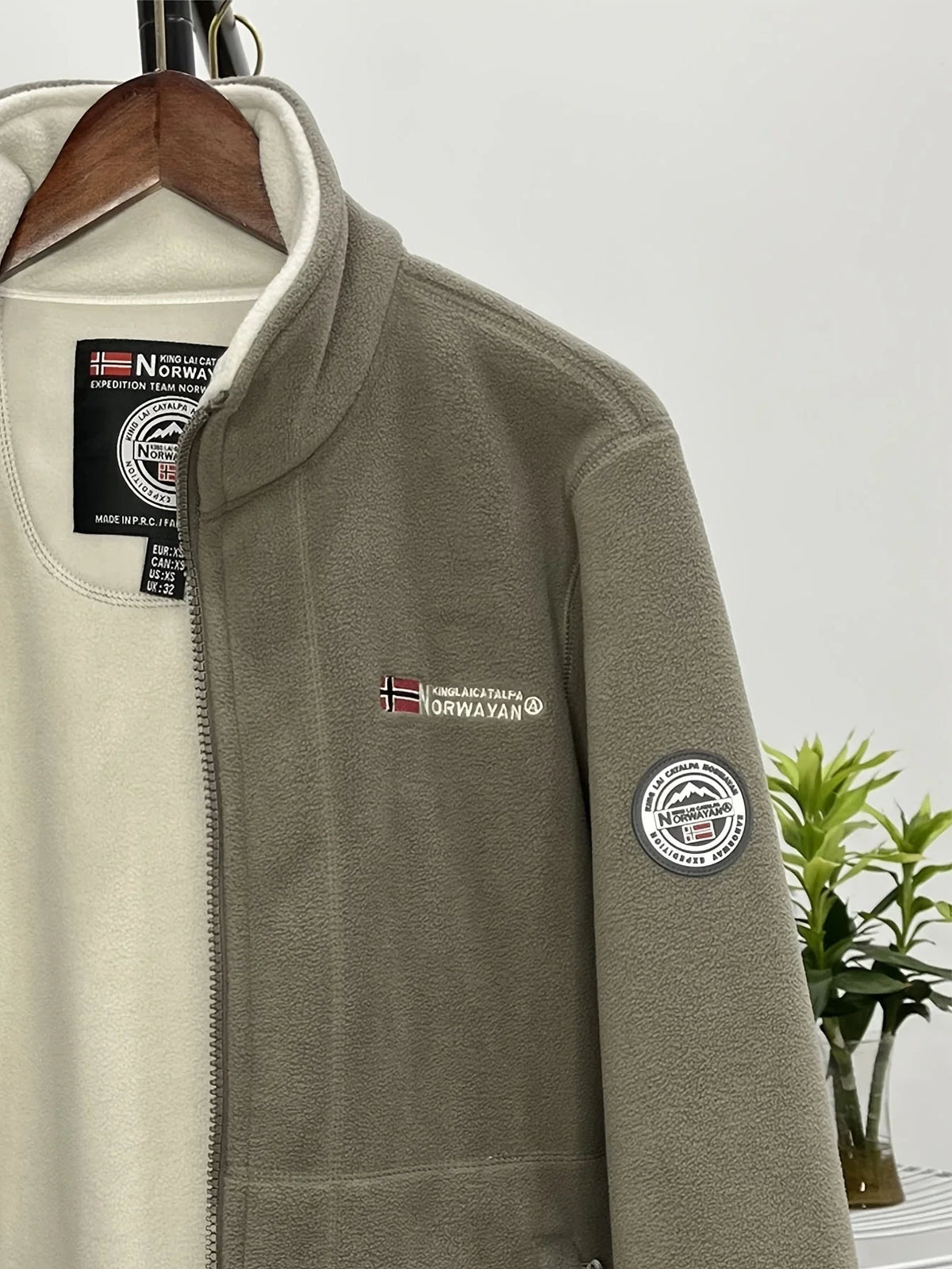 Men's Fleece Jacket with Collar for Outdoor Activities